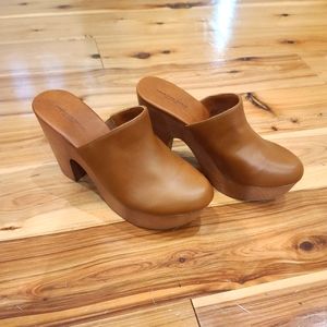 American eagle brown heal clogs